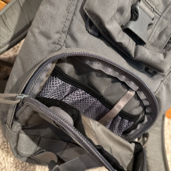 CamelBak Maximum Gear Ambush Gray Hydration Backpack
3.0 LITER/100 OZ